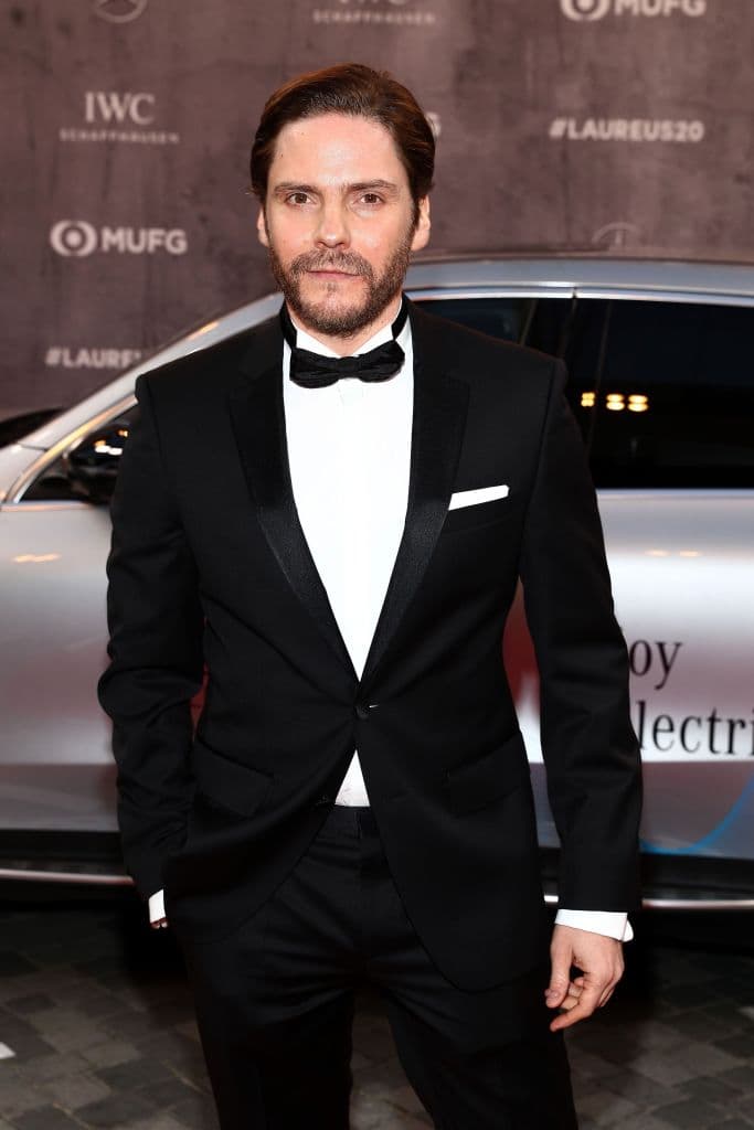 Eva (2011) - Año 2041. En un futuro no muy lejano, los seres humanos viven acompañados de criaturas mecánicas. Álex, un reputado ingeniero cibernético, regresa a Santa Irene con un encargo de la Facultad de Robótica: la creación de un niño robot.
<br>