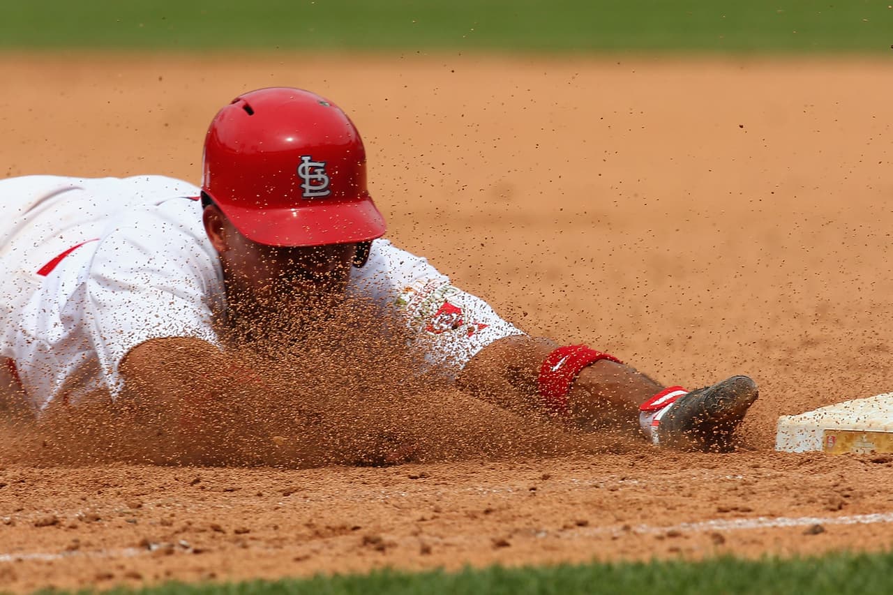 Furcal se perdió la temporada de 2013. En marzo de ese año se sometió a una cirugía de reemplazo de un ligamento del codo.