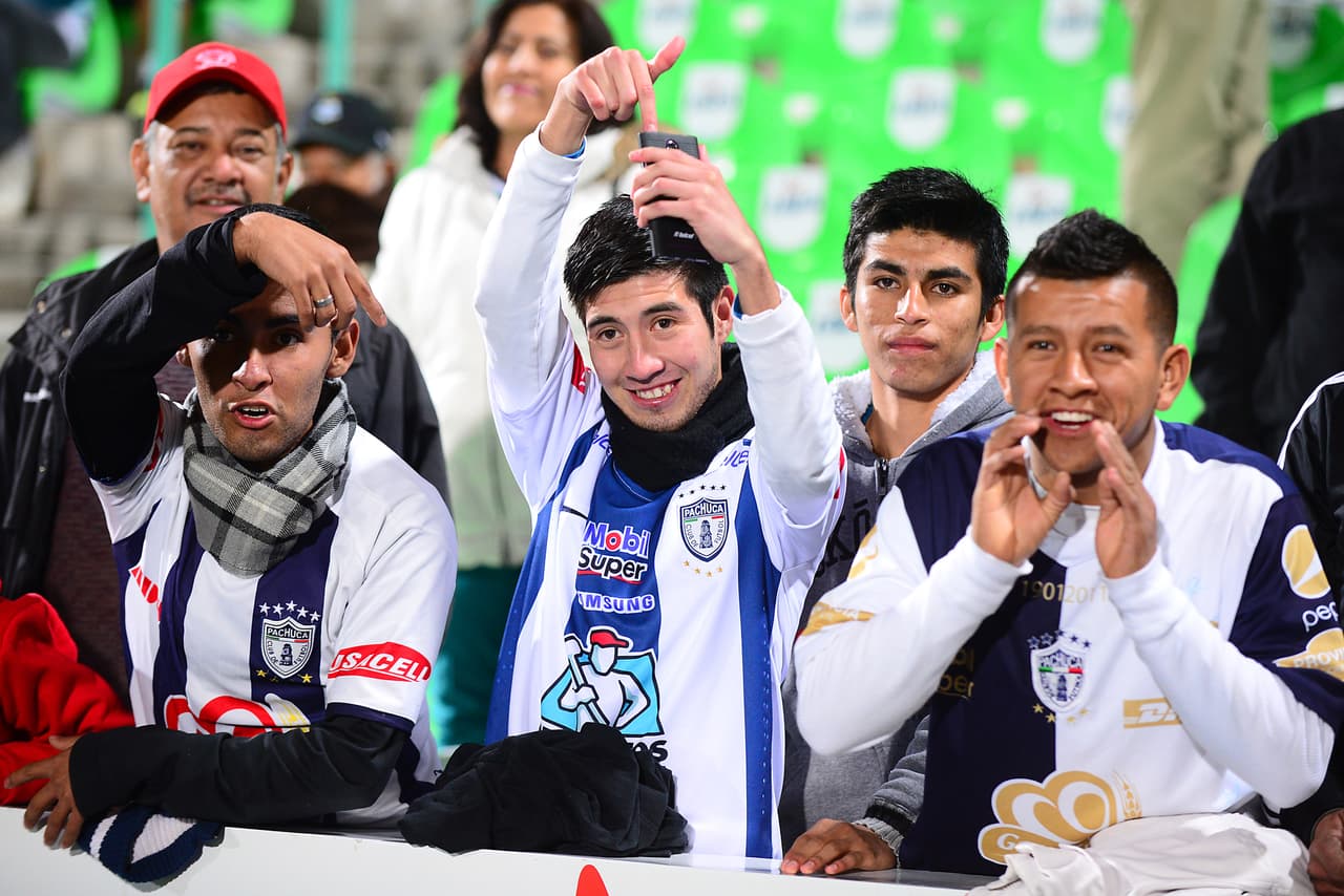 El colorido de la afición en la Jornada 10