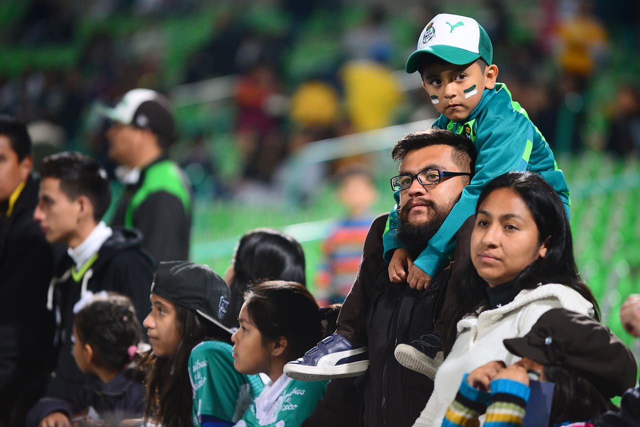 El colorido de la afición en la Jornada 10