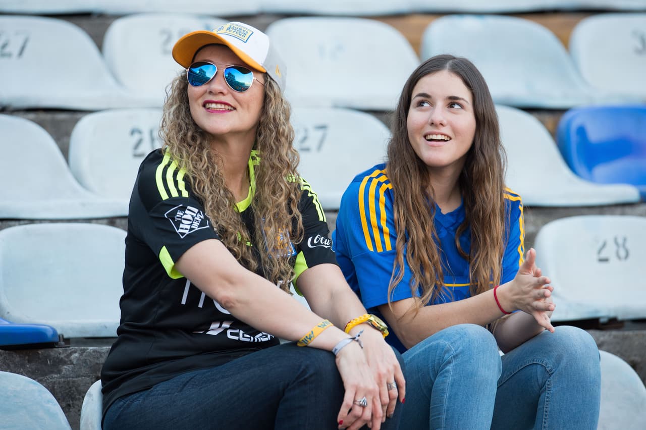 El colorido de la afición en la Jornada 10