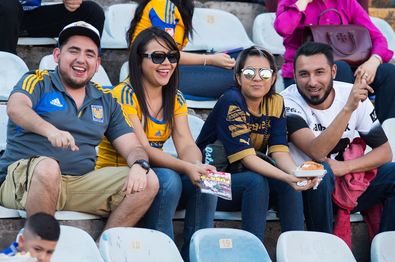 El colorido de la afición en la Jornada 10