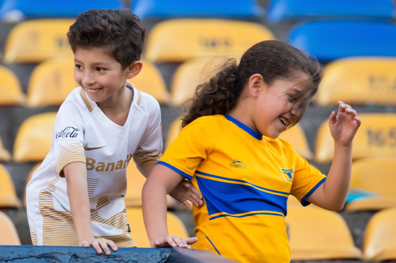 El colorido de la afición en la Jornada 10