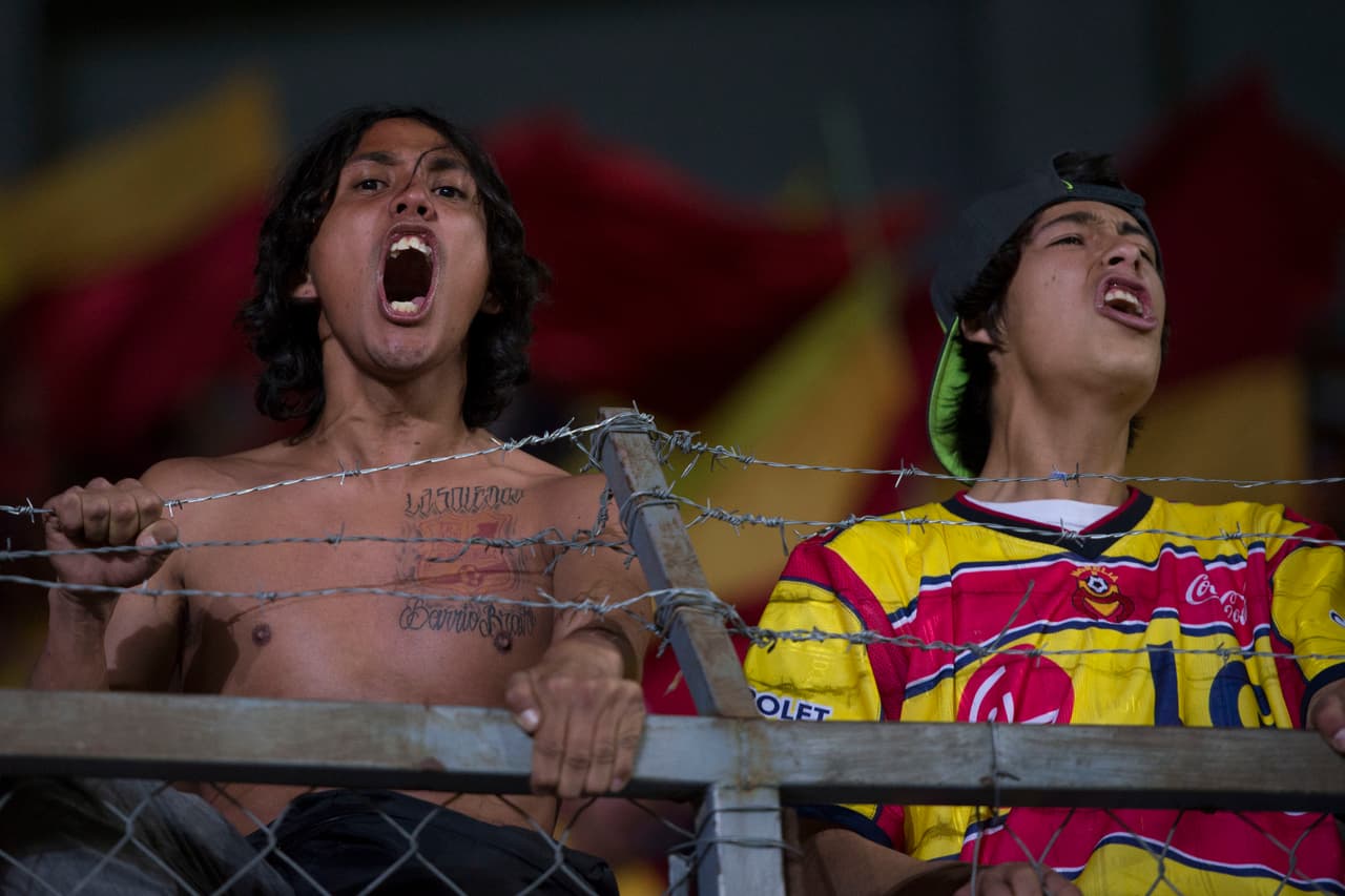 El colorido de la afición en la Jornada 10