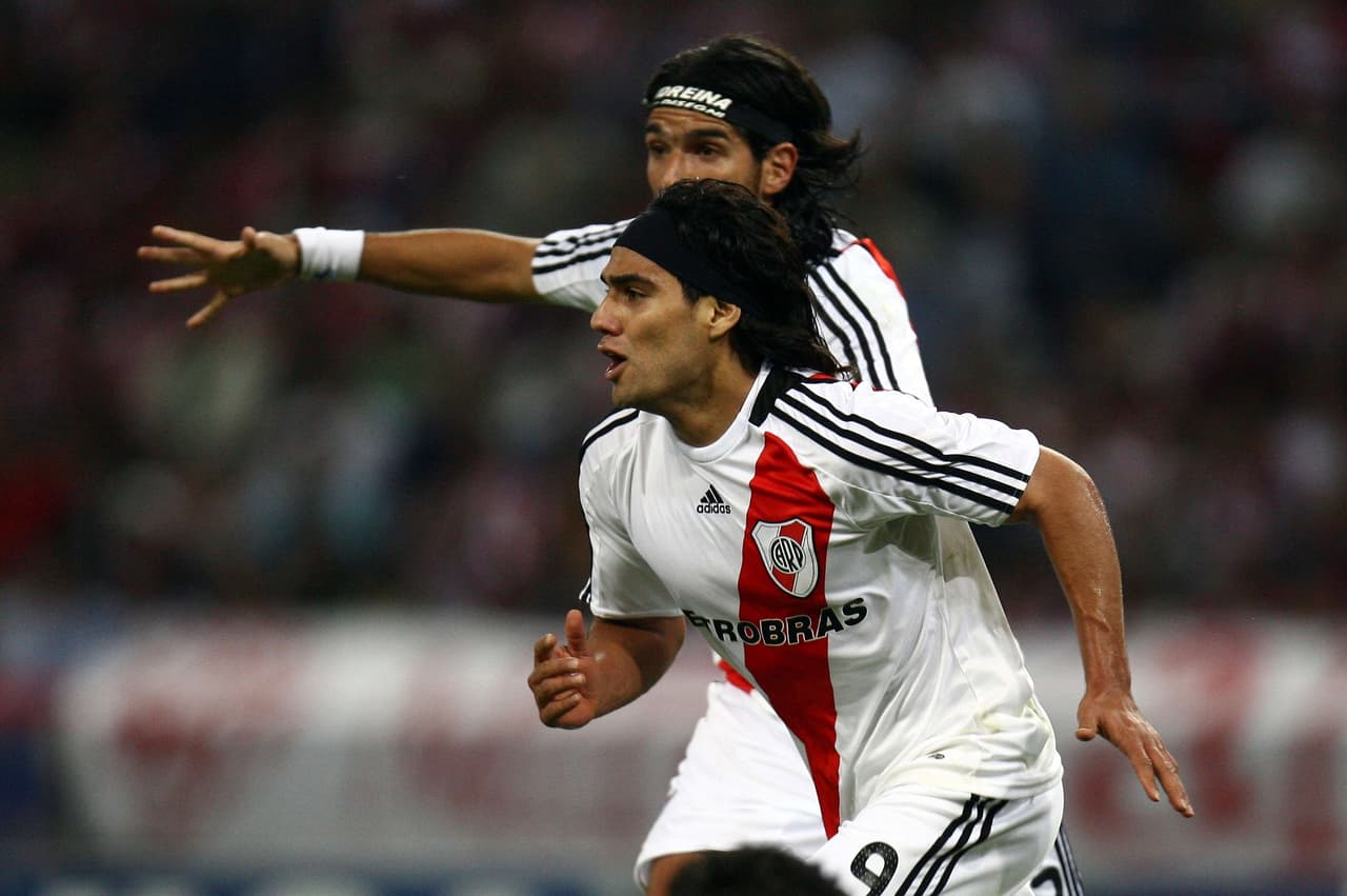 Sebastián Abreu confesó haberle dicho a Falcao: 'Conmigo te vas a hartar de marcar goles porque yo voy a hacerte el trabajo sucio'.
