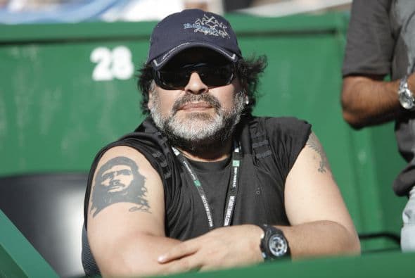 El "Pelusa" ha entrado en clínicas en reiteradas ocasiones, incluso siendo jugador abusó del alcohol, pese a todo salió campeón del Mundo y en sus equipos.