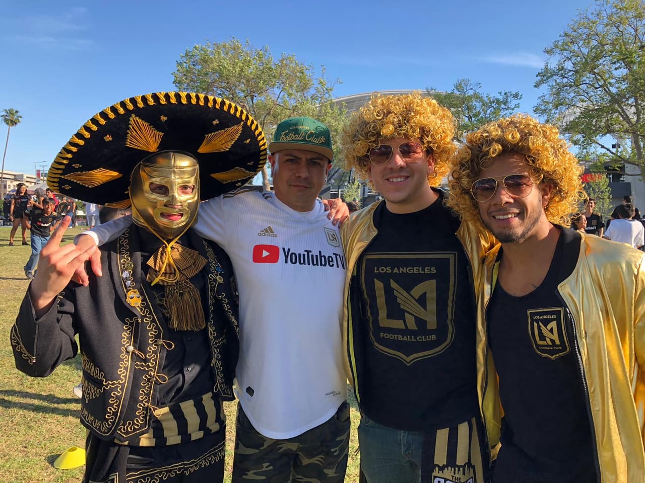Inspirados por el mexicano Carlos Vela, así viven los fanáticos de Los Angeles FC los instantes previos al juego contra FC Cincinnati en la semana 7 de la MLS.