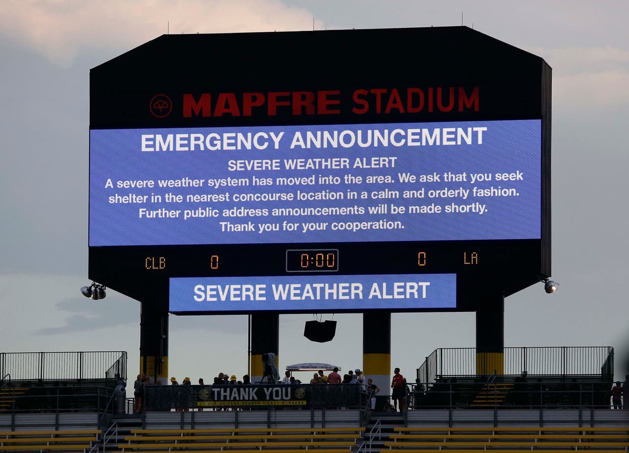 El partido entre Columbus Crew y LA Galaxy se restrasó por un espacio de dos horas debido a la tormenta inclemente que azotó Columbus la noche del sábado.