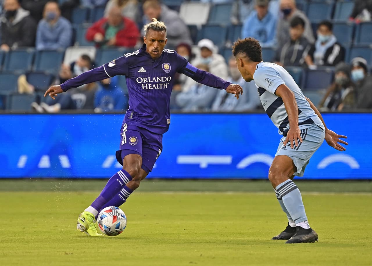 Mientras que el portugués Nani logró el tanto de la igualdad.
<br>