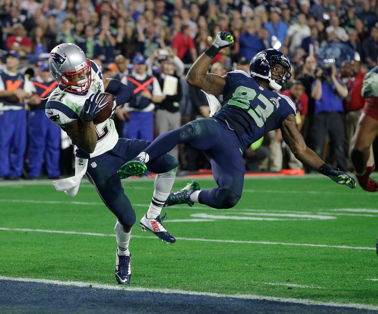 Super Bowl XLIX (New England Patriots 28-24 Seattle Seahawks) | Una vez más el University of Phoenix Stadium fue la sede. MVP: Tom Brady (QB NE). Costo comercial de 30 segundos: 4.5 millones por NBC.