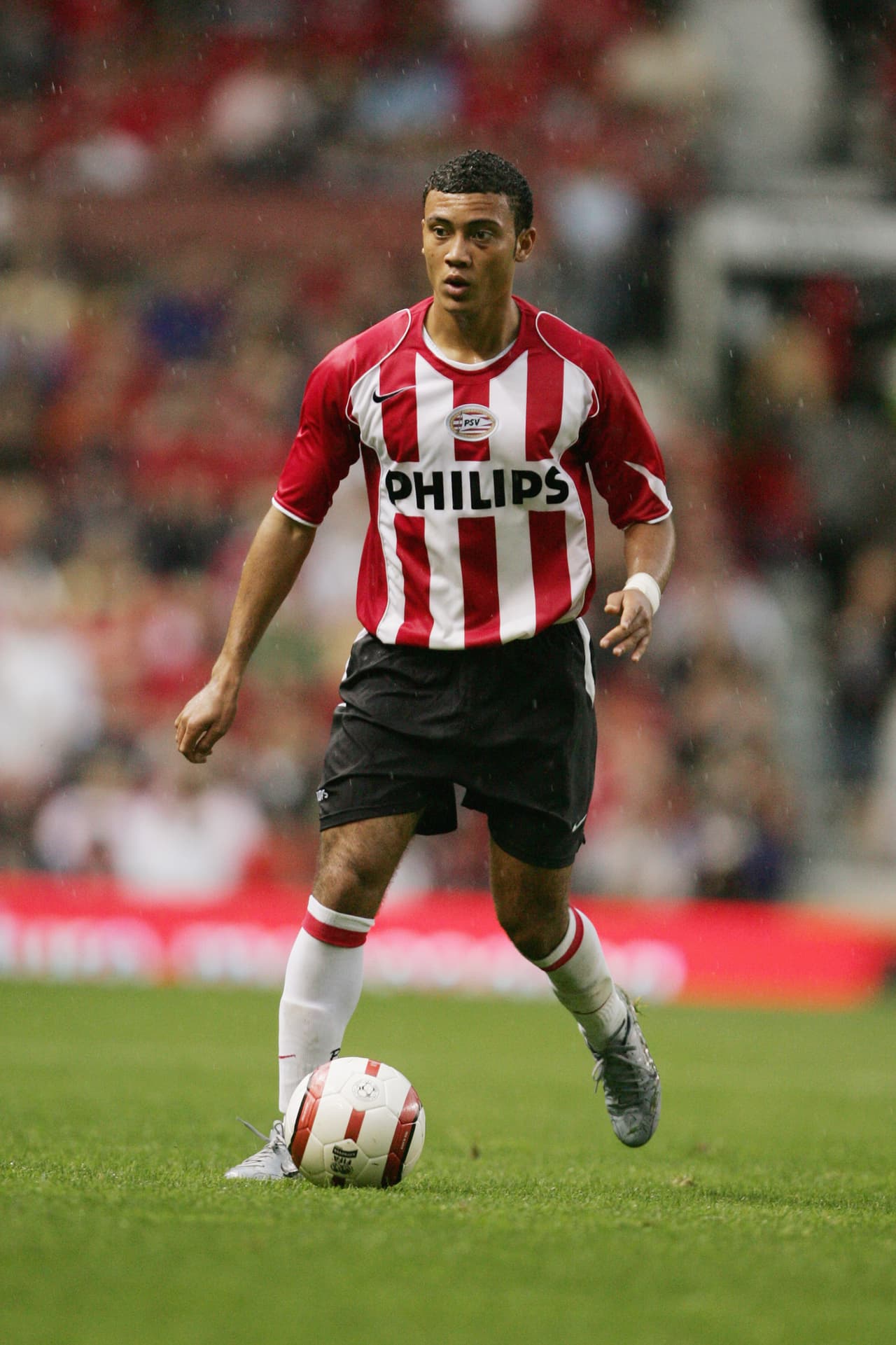 El suizo Johan Vonlanthen nació en Colombia y cuenta con la ciudadanía colombiana. Con 17 años fichó por el PSV, aunque su rendimiento no fue el esperado.