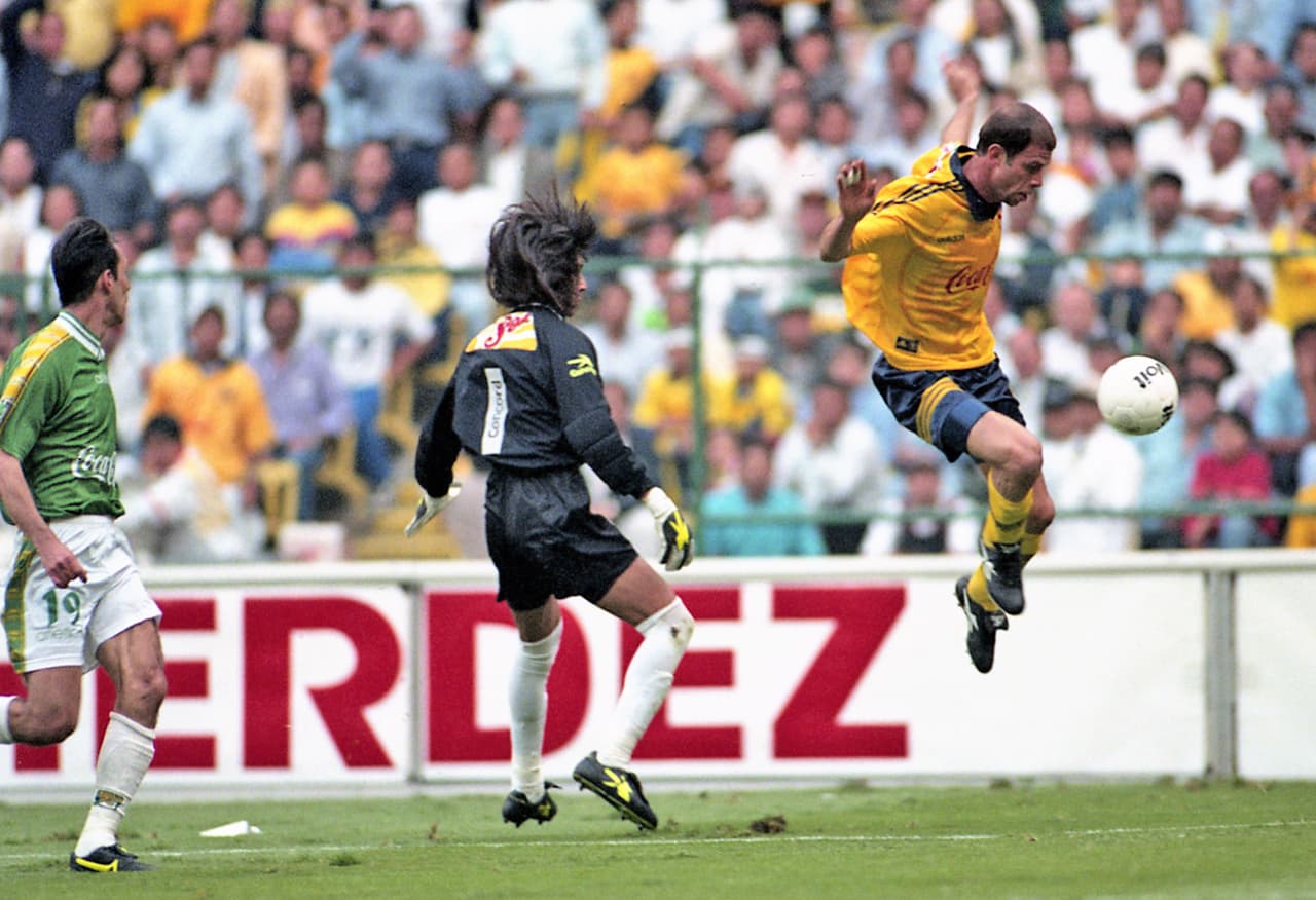 En la Jornada 17 del Verano 97 el América venció 3-2 al León en el inmueble queretano. Los goles fueron de Isaac Terrazas, Luis García y Christian Patiño de las Águilas.