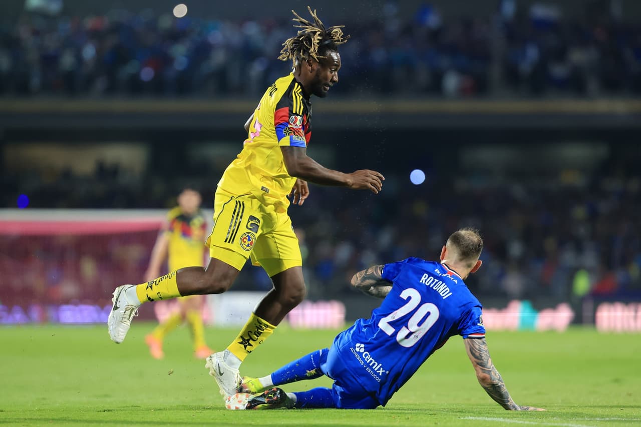 Allan Saint-Maximin - El delantero francés reapareció ante Cruz Azul y jugó 30 minutos tras su ausencia por un fuerte golpe.