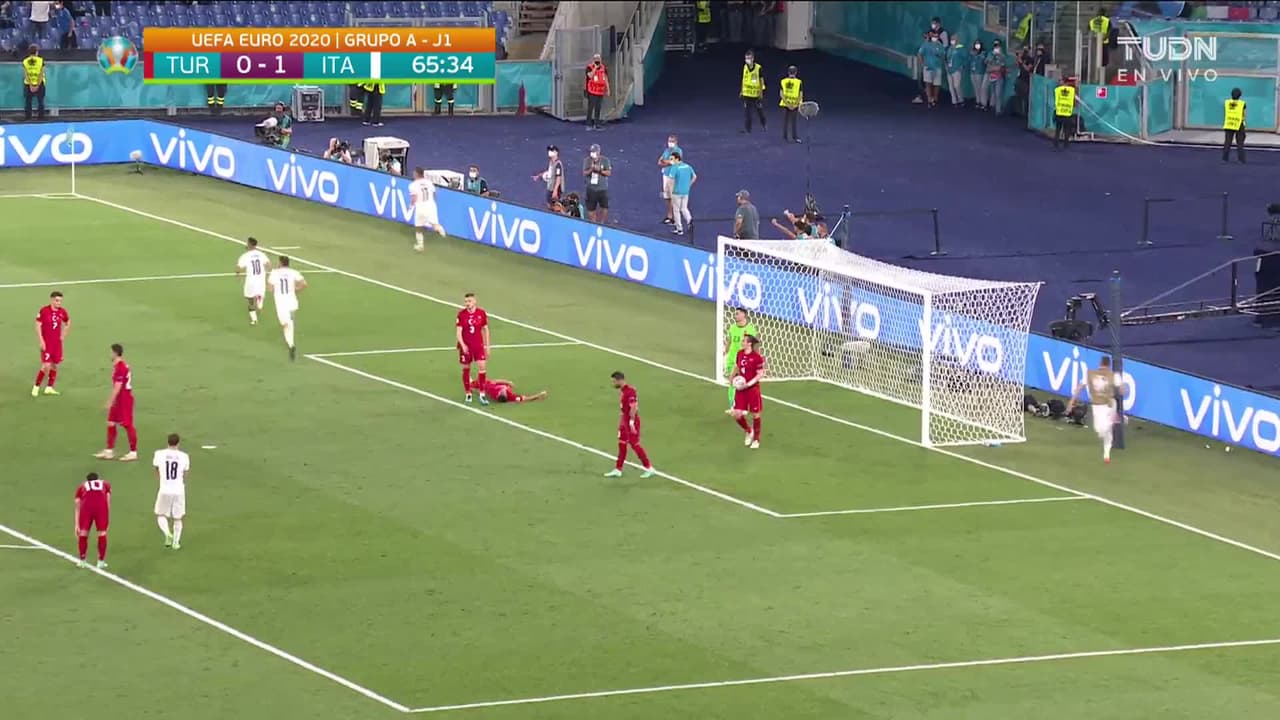 ¡GOL!  anota para Italia. Ciro Immobile