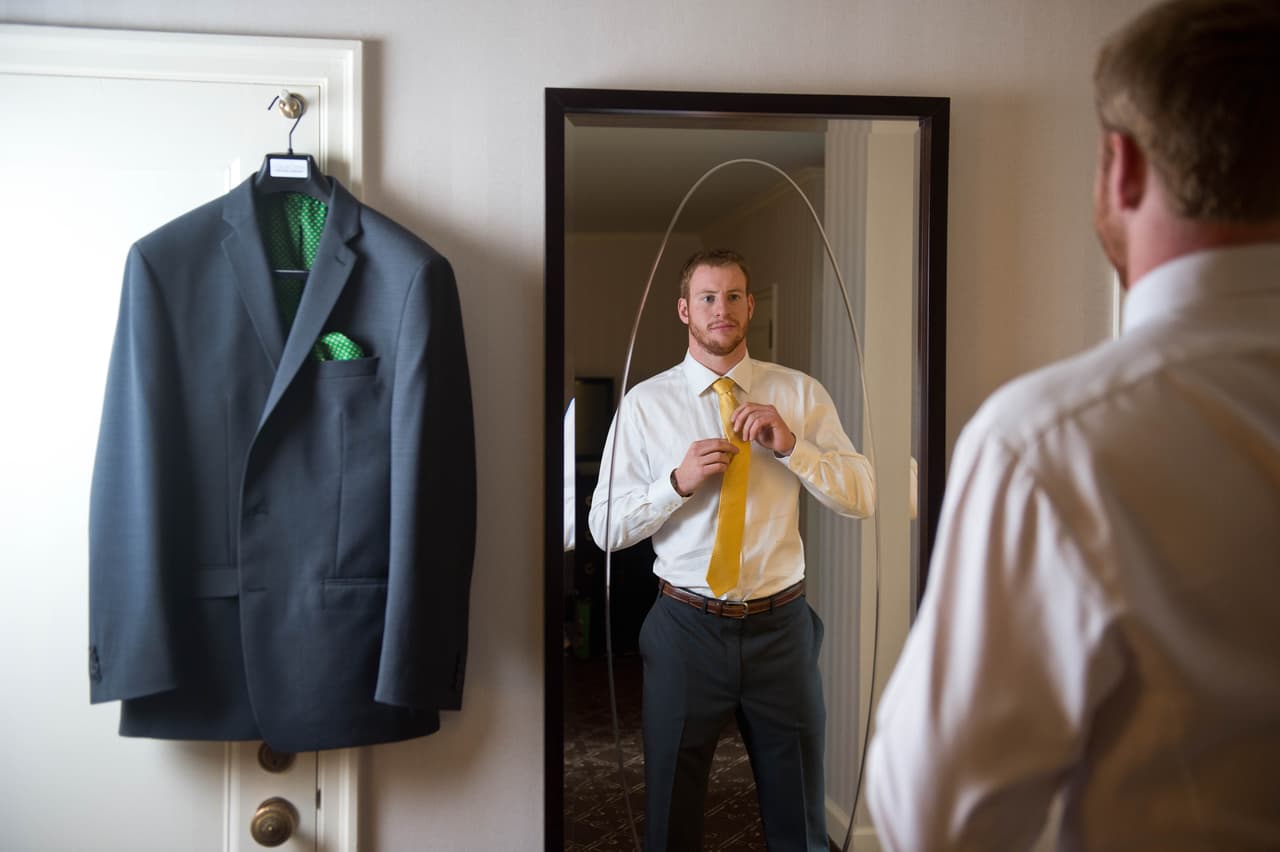 El prospecto Carson Wentz alistándose para su llegada al Draft.