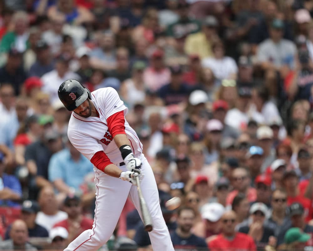 7) La 'kryptonita de su nuevo rival'. Khris Davis de Oakland es su más reciente obstáculo, lo supera 40-39 en los jonrones. Pero 12 de 24 partidos para Davis son en gira, donde batea bastante menos.