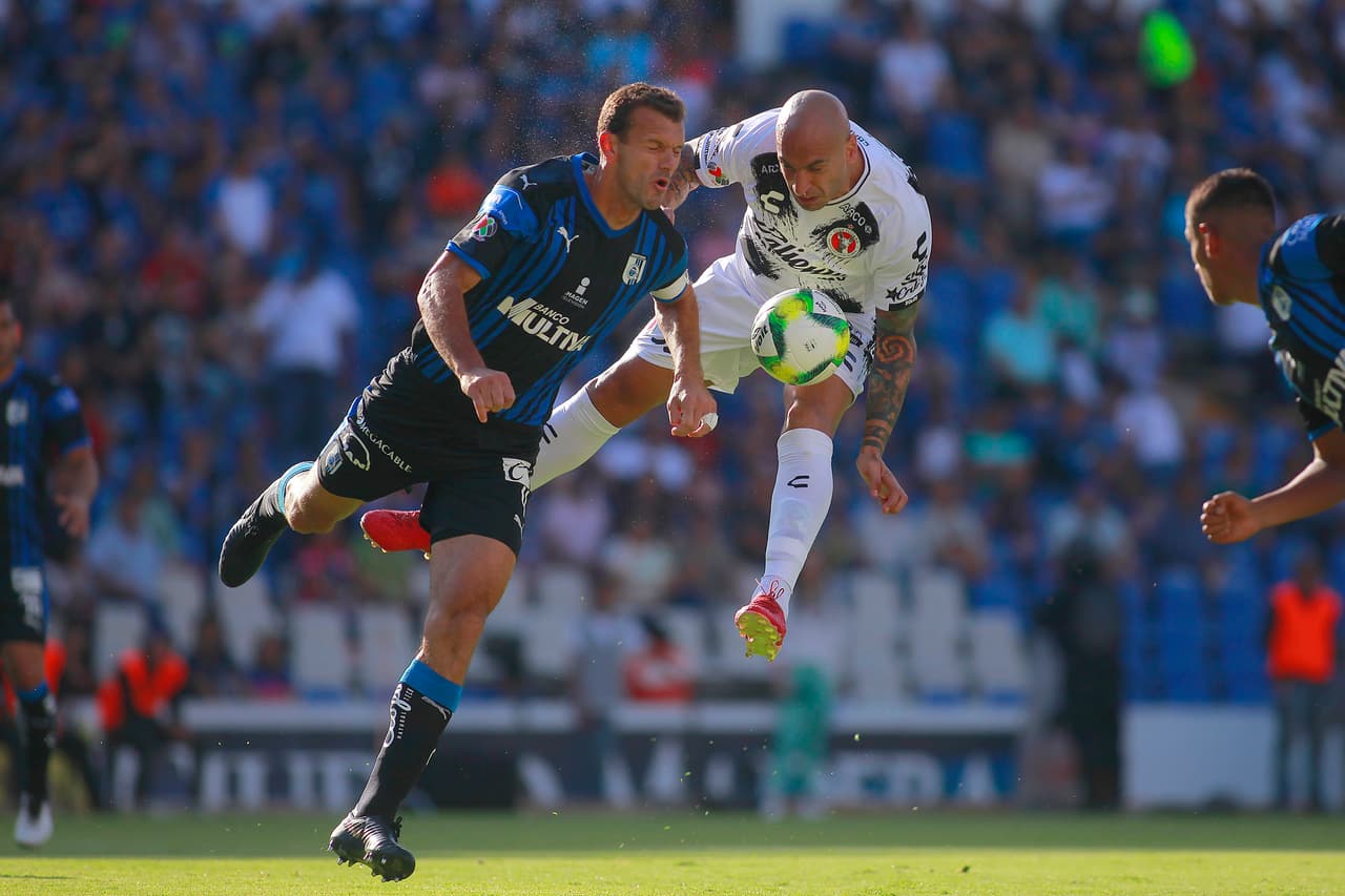 Conforme transcurría el juego los visitantes lucían cada vez más desacertados y desesperados.