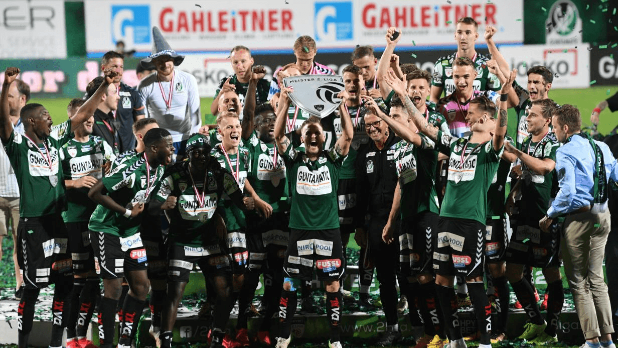 El Ried festeja su ascenso a primera división tras el sospechoso marcador.