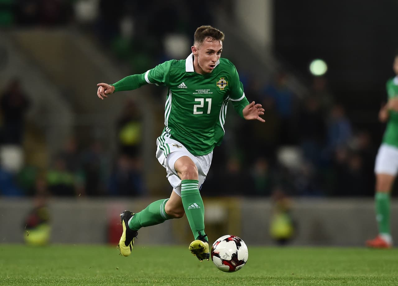 Es así como el futbolista norirlandés Gavin Whyte, a sus 22 años, salta a la fama mundial no por su fútbol sino por un acto vergonzoso que con su talento tendrá que empezar a borrar con el tiempo.