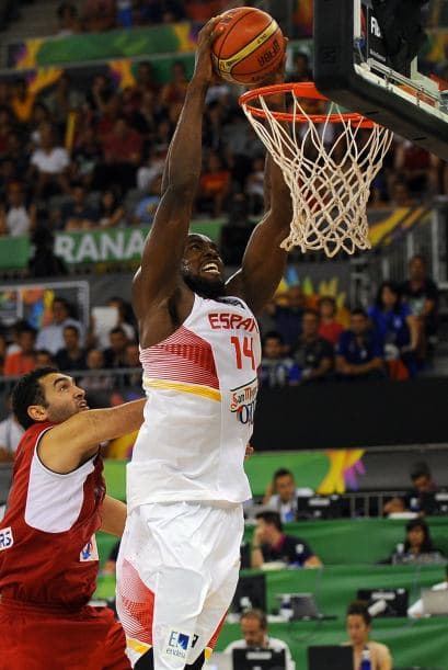 Serge Ibaka fue una de las figuras de juego al conseguir 18 puntos, para que España derrotara 91-54 a Egipto