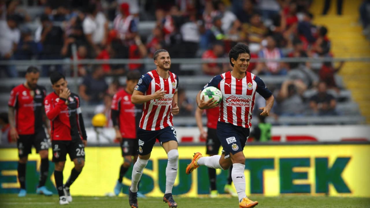 ¿Quienes saldrán de Chivas? El Rebaño Sagrado ya tomó una decisión
