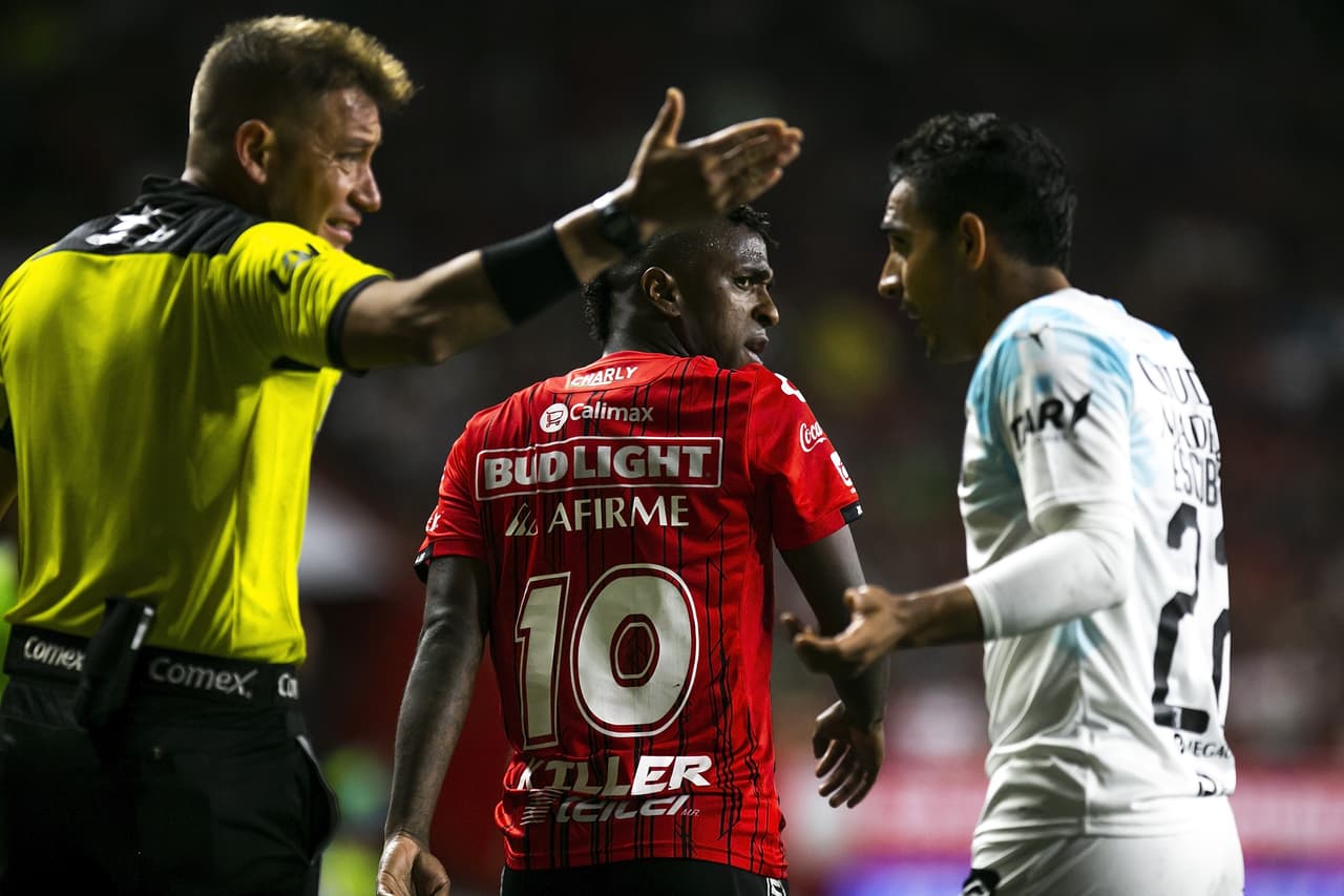 Miler Bolaños fue el jugador más incisivo de los caninos.