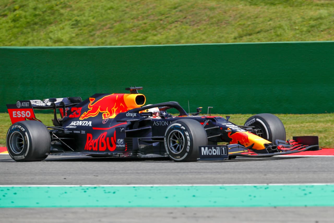 El mexicano Sergio Pérez quedó en décima posición y suma un punto más a su cuenta.