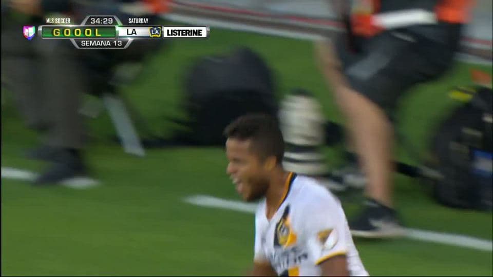 Goooolll!! Giovani dos Santos mete el balón y marca para LA Galaxy