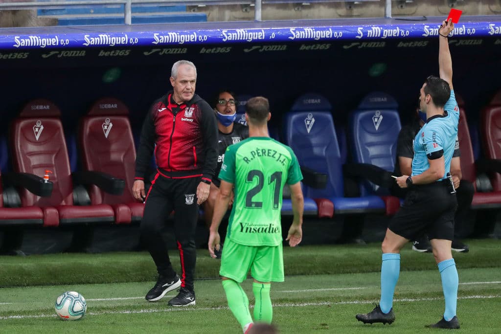 Javier Aguirre fue amonestado al 80’. Fechas atrás, el estratega mexicano salió expulsado por silbar de manera inapropiada. La siguiente jornada Eibar visitará al Espanyol y los del ‘Vasco’ recibirán al Valencia.