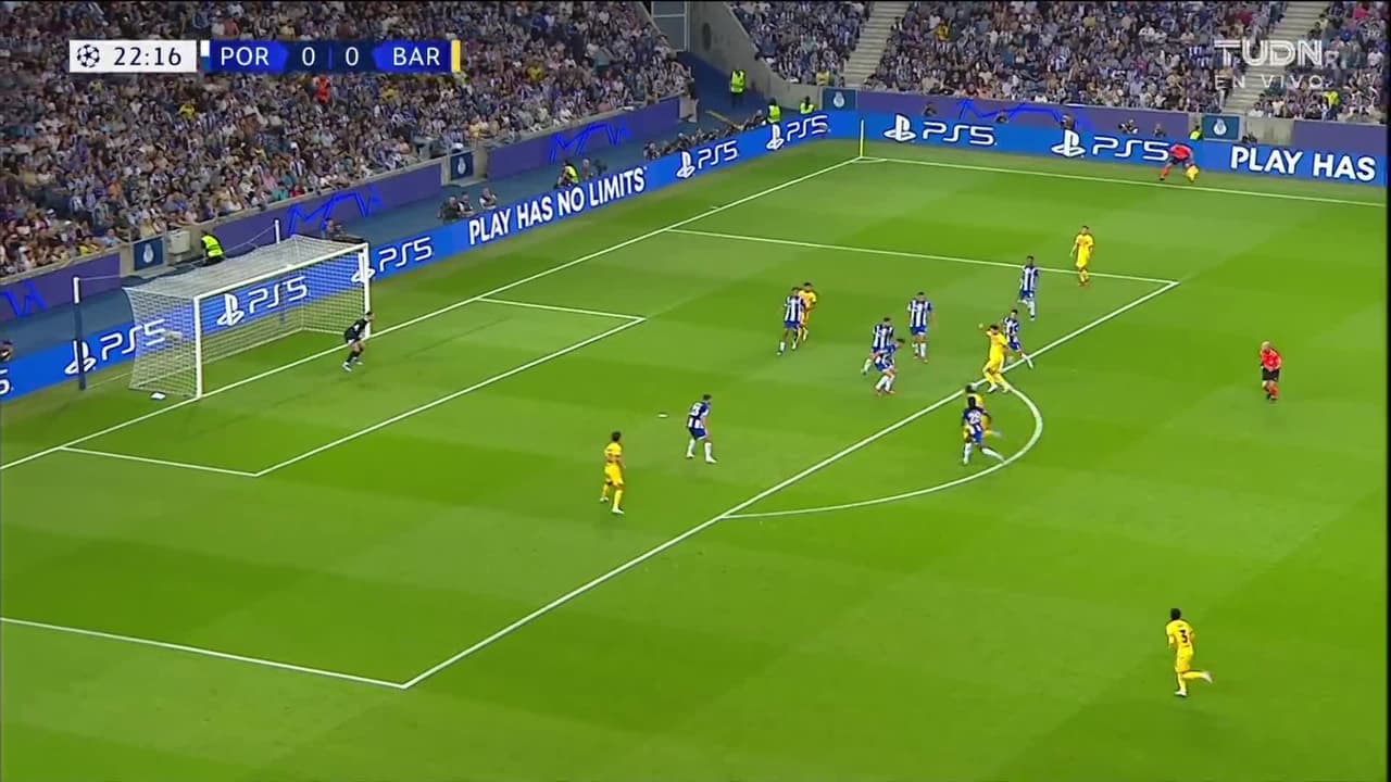 ¡TIRO ATAJADO! disparo por João Félix.