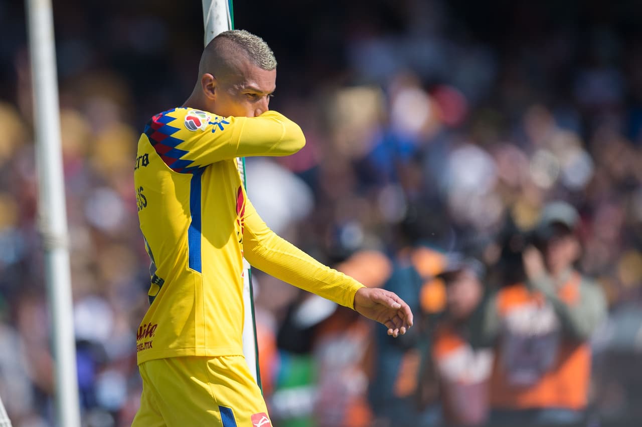 Action photo during the match Pumas UNAM vs America, Corresponding to Day 3 of the Closing Tournament 2018 of Liga BBVA Bancomer MX, at Olympic Universitary Stadium. Foto de accion durante el partido Pumas UNAM vs America, Correspondiente a la Jornada 3 del Torneo Clausura 2018 de la Liga BBVA Bancomer MX, en el Estadio Olimpico Universitario, en la foto: Mateus Uribe recibe tarjeta roja de expulsion 21/01/2018/MEXSPORT/Javier Ramirez.