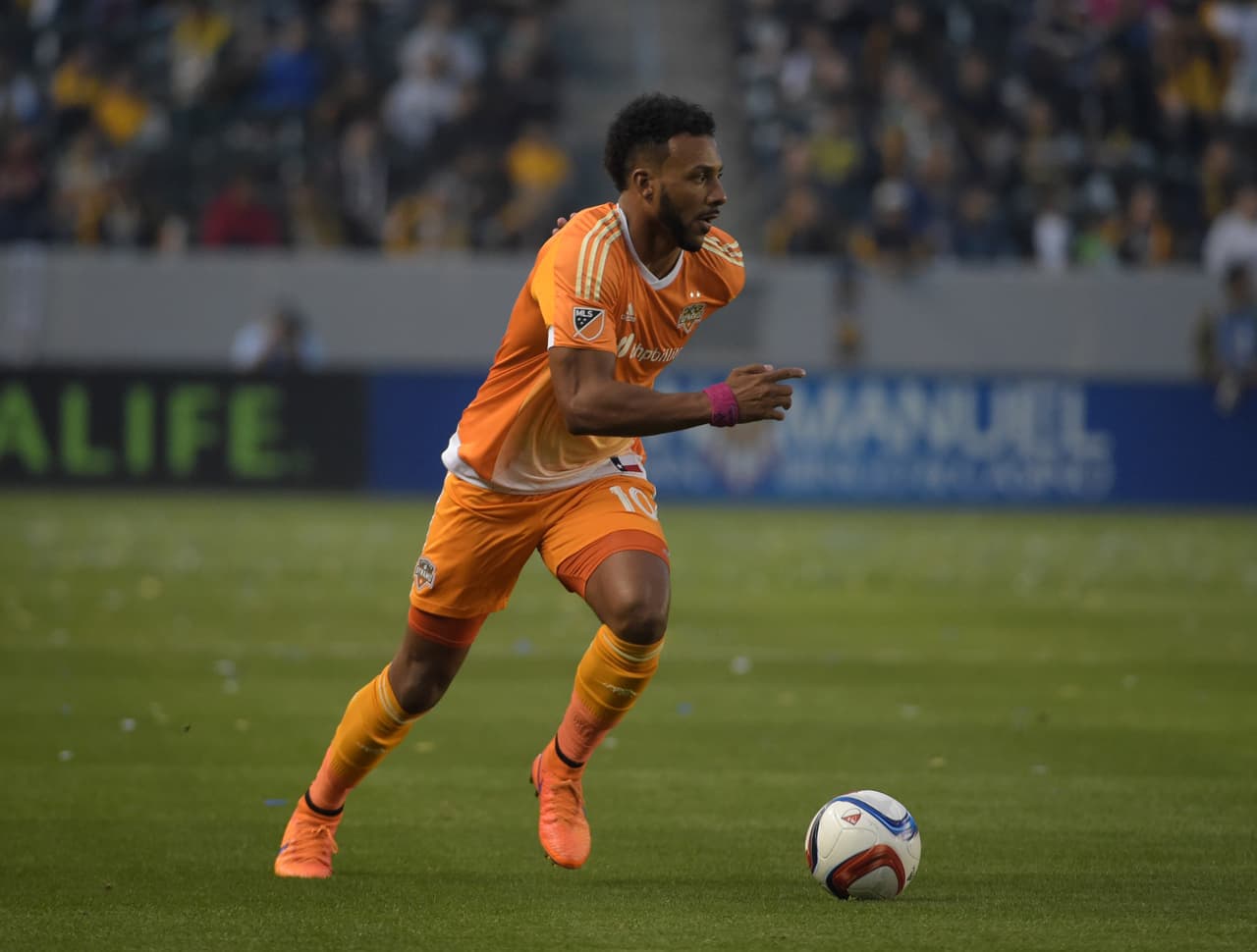 12) GILES BARNES | Poco pudo hacer en la derrota a manos del Galaxy y se cayó del Top 10 del ranking.