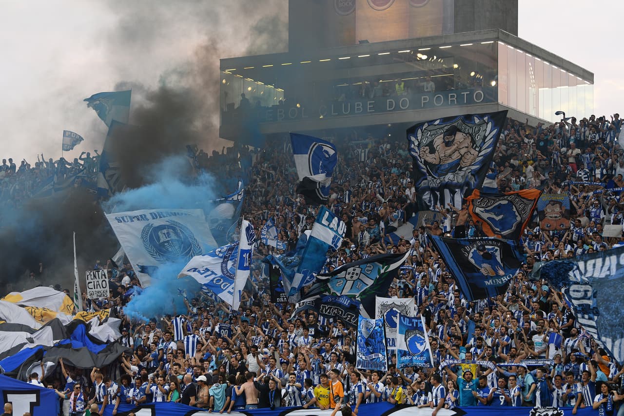 El estadio del Oporto disfrutó con sabor mexicano de un título anhelado en la Liga de Portugal, para cortr la hegemonía rival y volver a los momentos de gloria.