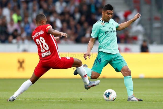 Casemiro volvió al centro del campo y fue pieza vital. Sus ayudas equilibraron el equipo y el bajón en el segundo tiempo se explica con su salida al descanso y el ingreso de Valverde.