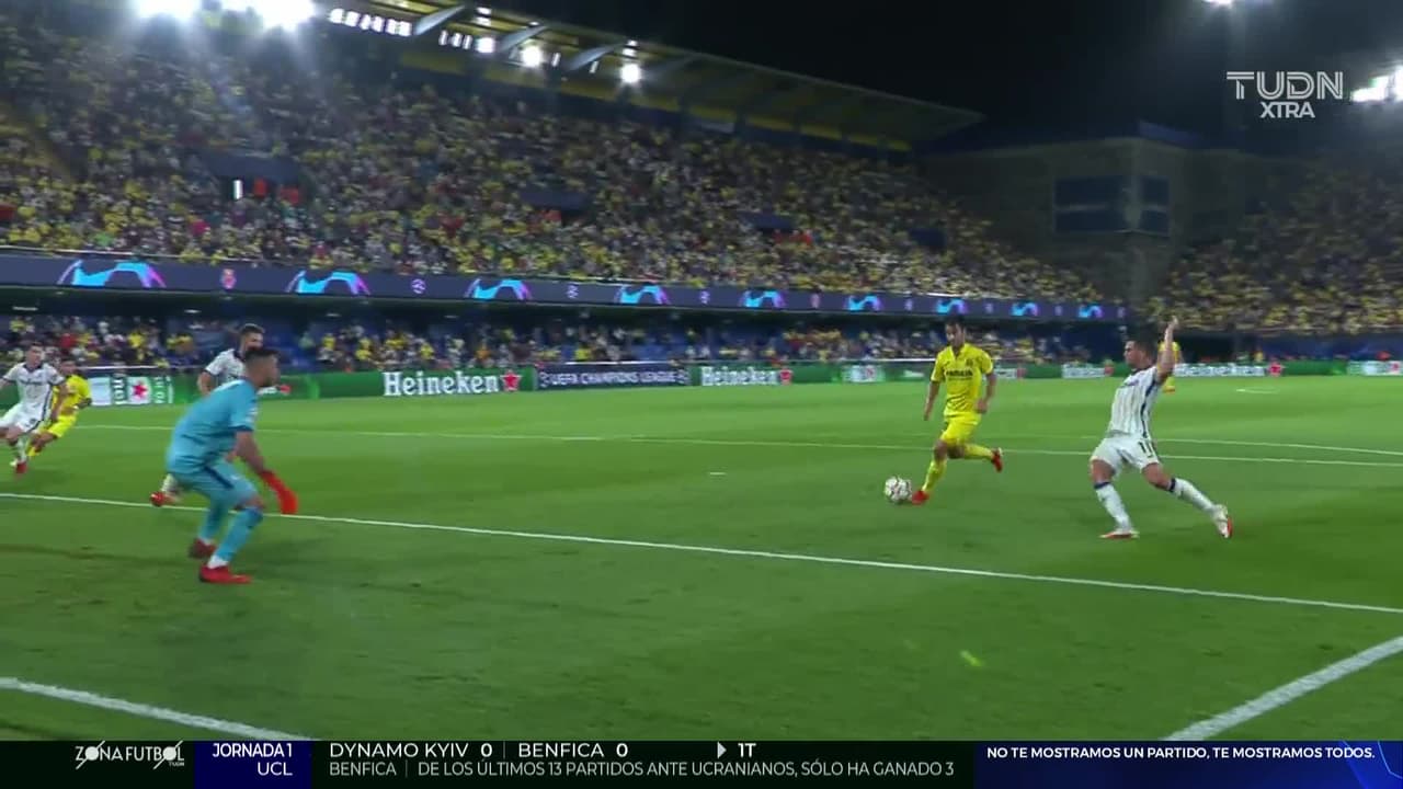 ¡TIRO ATAJADO! disparo por Roman Yaremchuk.