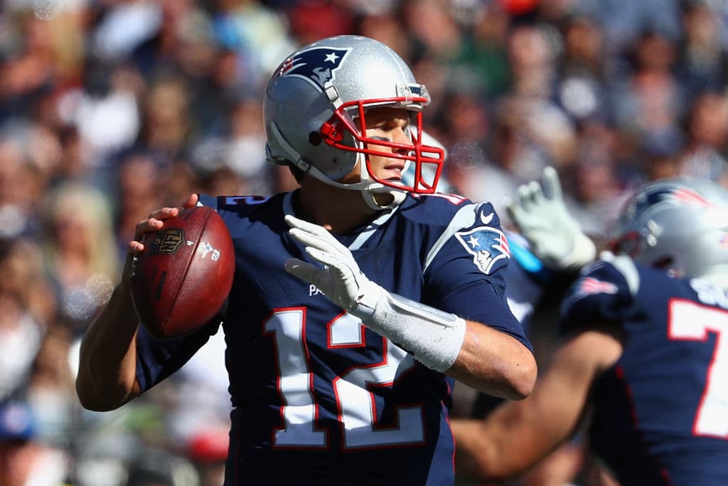 Carolina tuvo la posesión al final del juego y los Patriots buscaba evitar un revés que representería apenas la segunda ocasión desde 2012 en la que Tom Brady pierdiera dos partidos de local en una temporada.