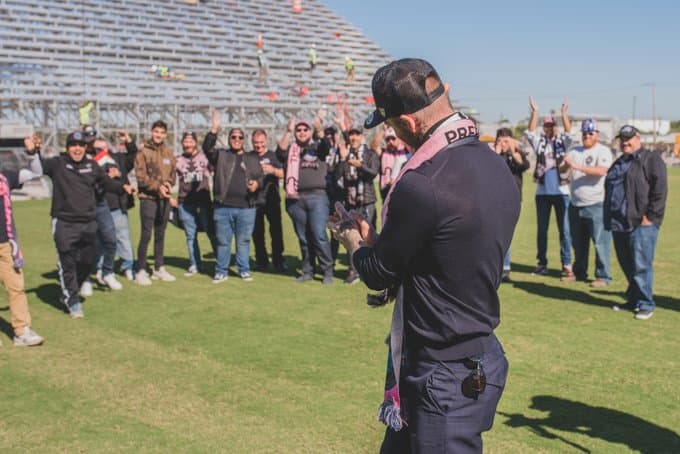 La presencia 'en el terreno' de Becks fue un gran incentivo para los afortunados aficionados que pudieron constatar la evolución de las obras del estadio en Fort Lauderdale.