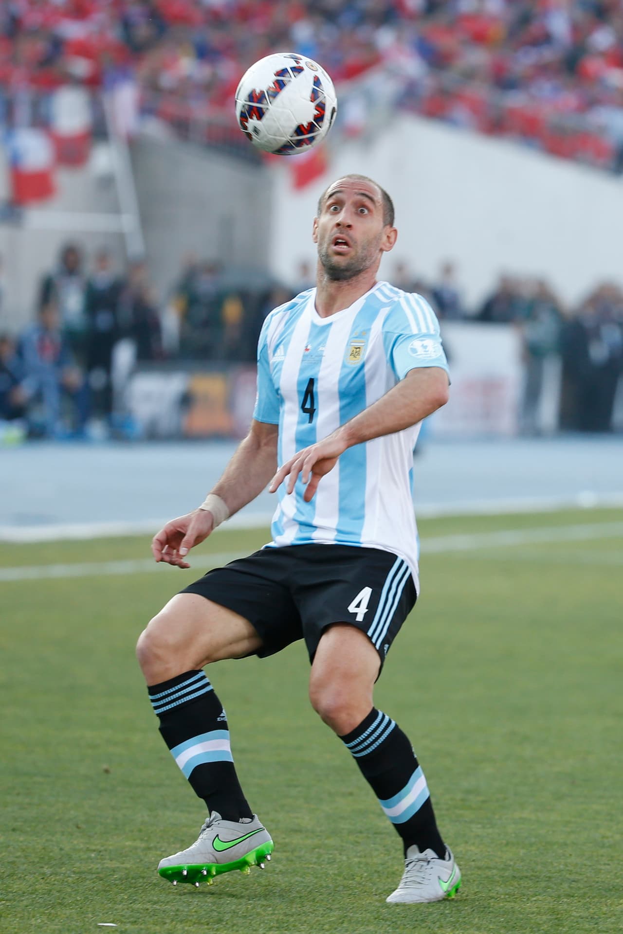 PABLO ZABALETA 7 Mejor en ataque que en defensa. Se incorporó con peligro, pero dudó atrás. Mejoró a partir del segundo tiempo.