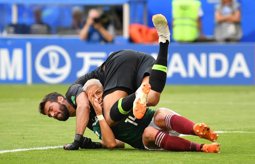 No obstante, a México y a 'Chicharito' les cayó el peso de Brasil, que venía invicto y con la convicción de ser campeón, a pesar de que quedó eliminada en cuartos de final.