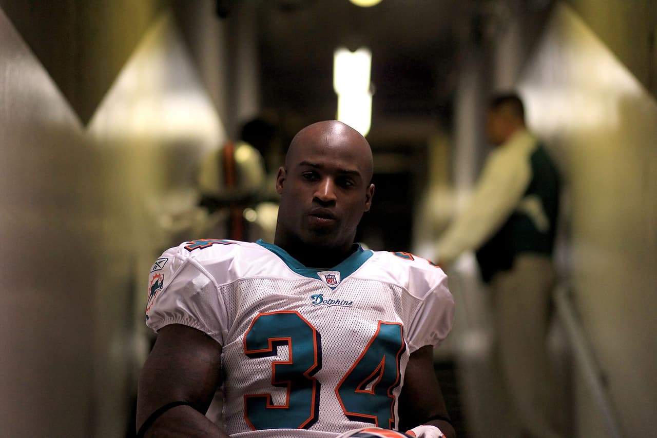 Ricky Williams fue jugador de los Miami Dolphins y tuvo problemas por abuso de sustancias, principalmente marihuana.