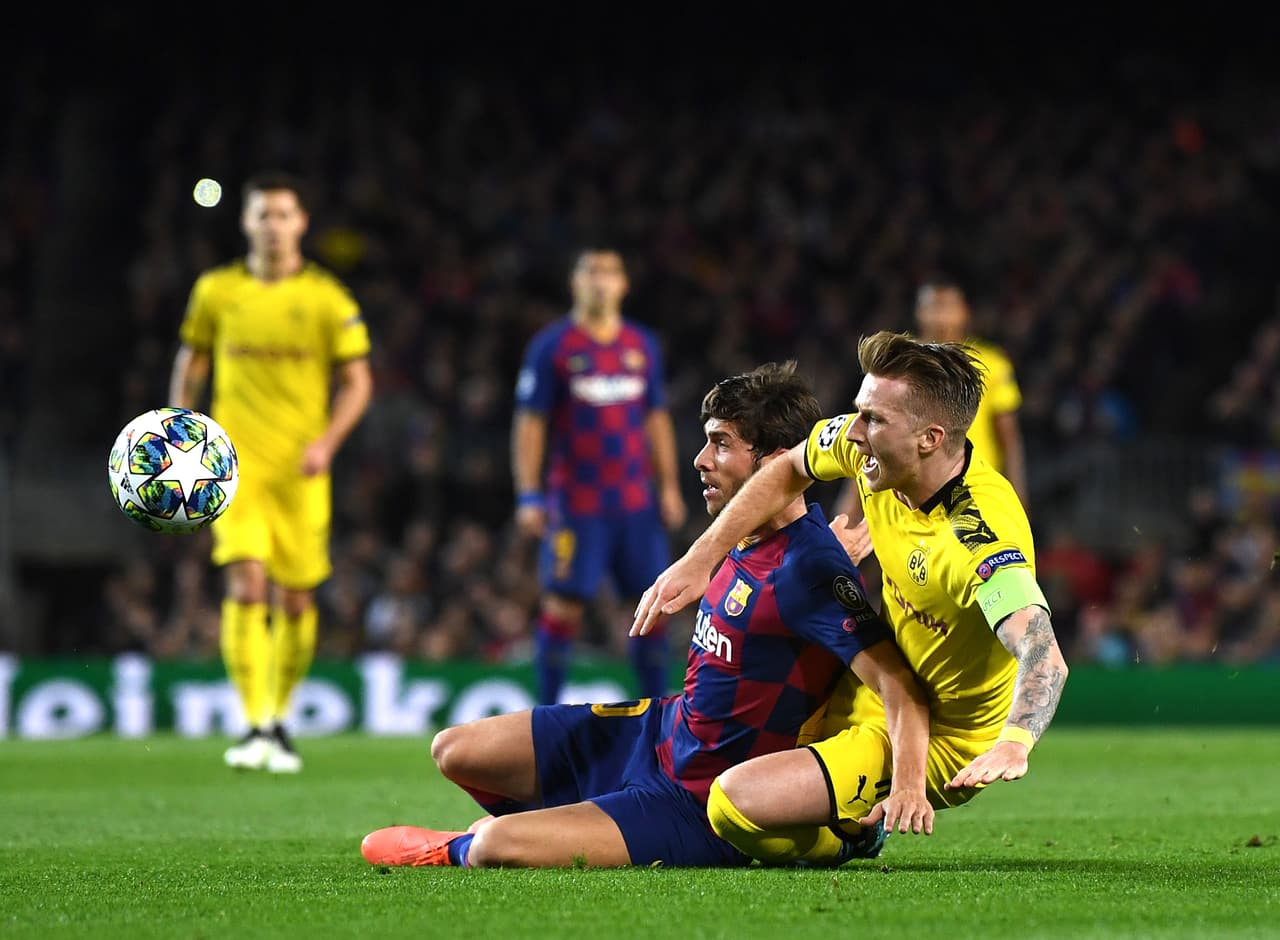 Griezmann por fin lo logra y anota junto con Messi y Suárez. El conjunto culé se impone tres goles a uno ante el Dortmund de Alemania y con ello logra su calificación a octavos de final de la Champions League.