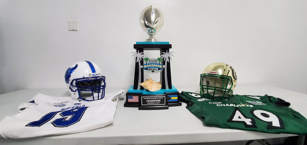 Se jugó en el Thomas A. Robinson National Stadium, en Nassau, Bahamas. Buffalo se llevó el partido 31-9 contra Charlotte.