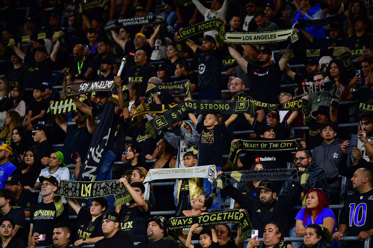 "Bufandas arriba"...
<br>