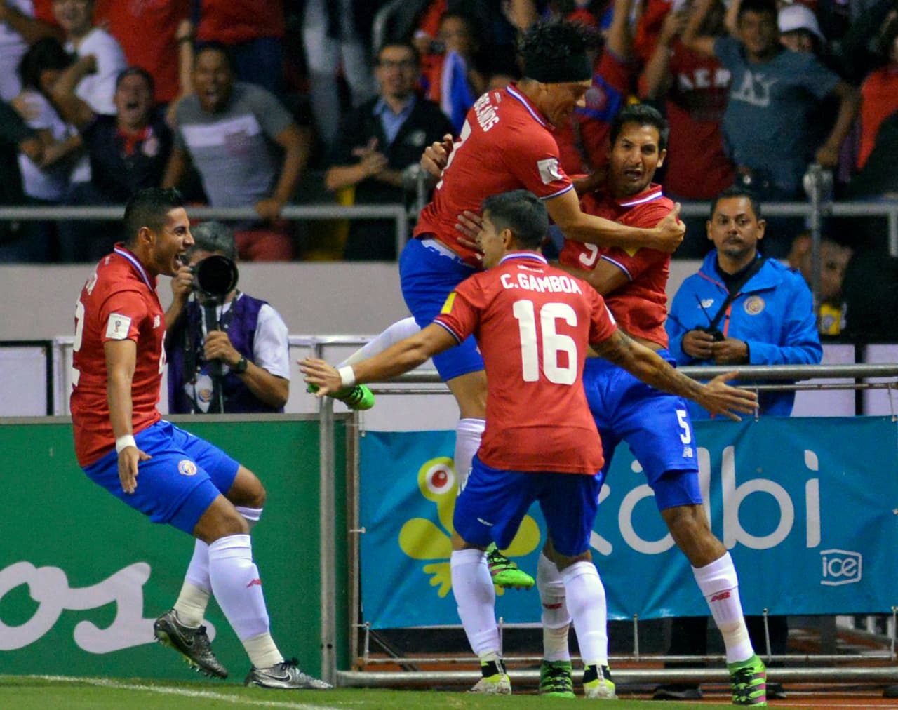 Costa Rica se impuso por 3-0 a Jamaica