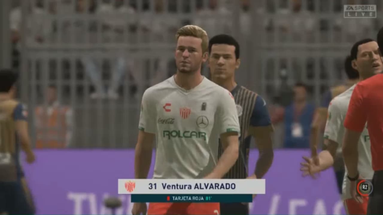 En el futbol virtual, Carlos Gutiérrez destrozó a Daniel Álvarez que terminó jugando con diez hombres.