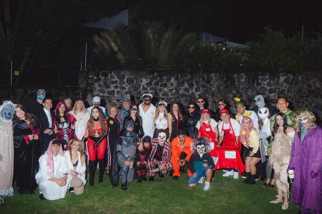 Buen ambiente se vive dentro del América y eso se mostró en la fiesta de disfraces que organizó la esposa de Rodrigo Aguirre, Mikaela Huvatt, quien presumió las fotos de su festejo.