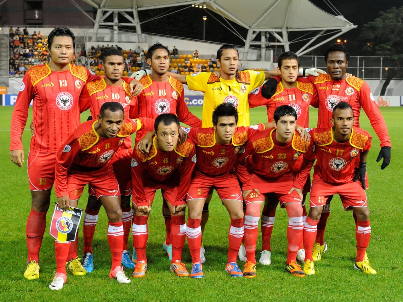 <b>Semen Padang</b>
<br>Fundado por la compañía cementera PT Kabau Sirah Semen Padang. Este club milita en la Liga de Indonesia Su origen data desde 1980. Su apodo es el Kabau Sirah.