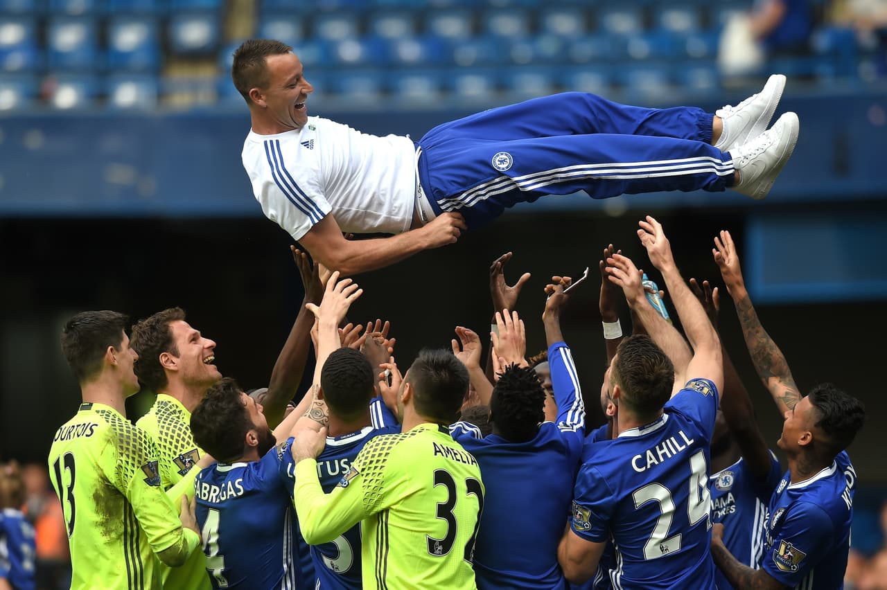 A pesar de no estar siempre en el equipo titular, Terry se ganó el respeto de todos sus compañeros durante su presencia en el equipo en 713 ocasiones hasta ahora, 578 de ellas como capitán.