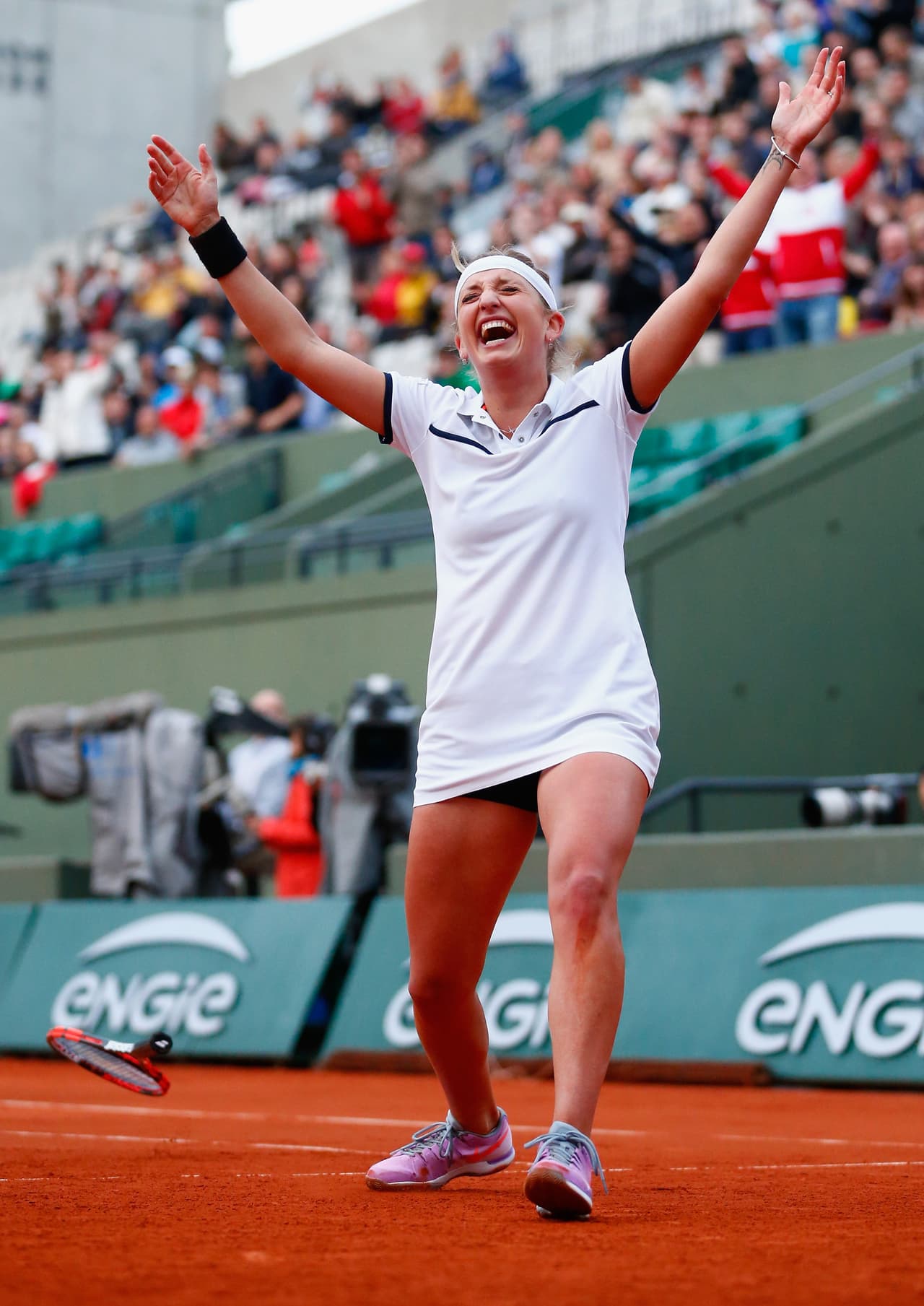 Te traemos las últimas noticias del torneo Roland Garros, la eliminación de Sharapova, nadal y Djokovic pasan, y la venezolana-española Muguruza pasa de ronda.