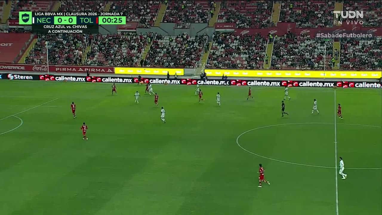 Arranca el partido y la pelota está en juego.